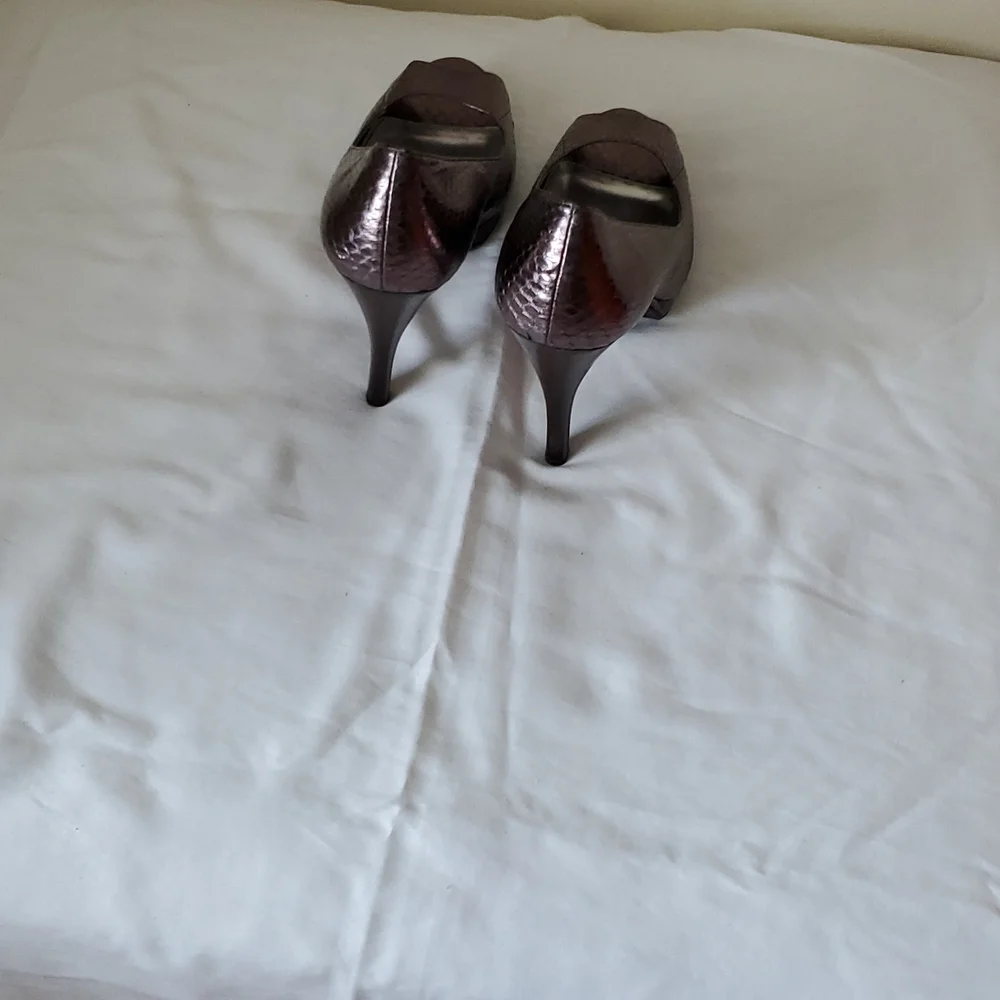 Shoes - Picture 4 of 4